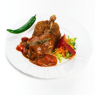 Pulpă de rață la cuptor (servit cu varză călită)