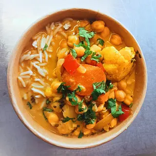 Curry Amarillo de Garbanzos con Verduras de Temporada
