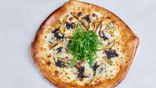 Pizza z gruszką i gorgonzolą