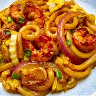 tallarines udon gambas