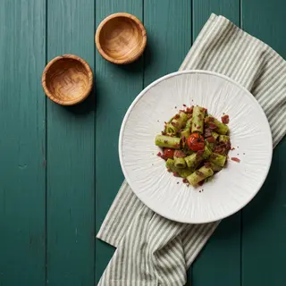 Rigatoni con burrata e pesto