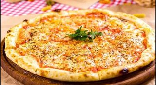 1 Pizza (32 cm.) + Patatas Fritas 