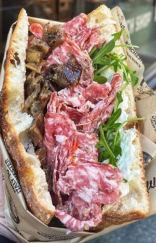 Focaccia con salame finocchiona 