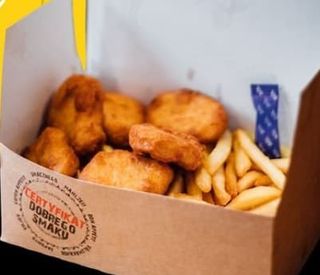 Zestaw obiadowy z nuggetsami