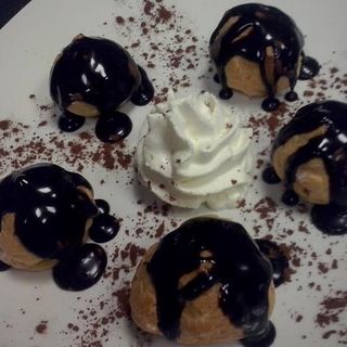 Profiteroles De Nata Con Chocolate