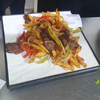 Говядина с овощами и фри