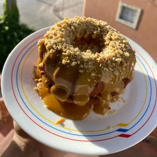 Mini bolo Vulcão Doce de Leite e amendoim 