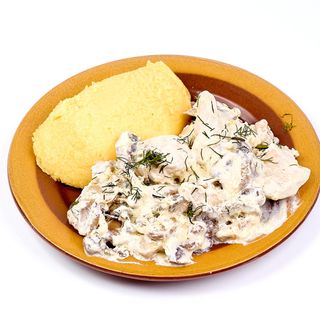 Pui cu Smantana si Ciuperci si Mamaliguta 	