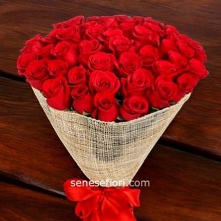 Mazzo 5 rose rosse a stelo lungo