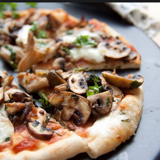 Pizza Funghi (27cm, 30 Cm.)