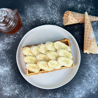 ბელგიური ვაფლი ბანანით და თაფლით