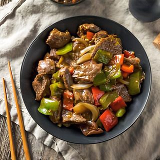 84. Телешко пържено със зеленчуци (600г)