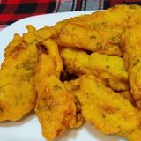 Pescado Empanado con Papas y Ensalada