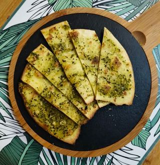 Pão Piadina com Pesto Genovese e Orégãos