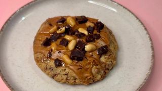 NYC cookie XXL fondente, burro di arachidi e caramello