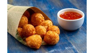 Bulete de cașcaval cu sos chilly