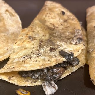 QUESADILLA DE CUITLACOCHE
