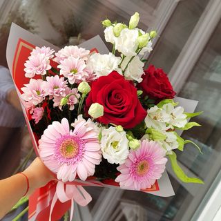 Buchet - Alegerea floristului : roz,alb,roșu