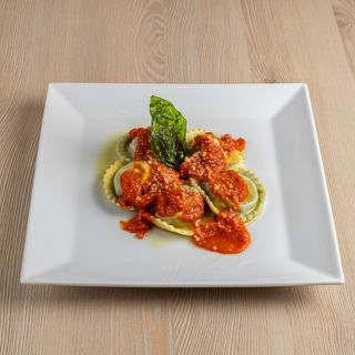 Ravioli Sorrentinos al chorizo e cavolo nero
