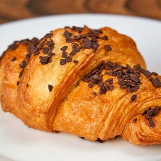 Croissant brioche com chocolate
