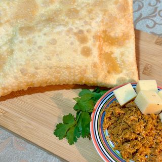 Pastel de Frango com Queijo 