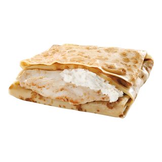 Сытный блин с куриной грудкой-гриль под соусом