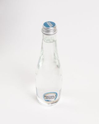 Woda Kropla niegazowana