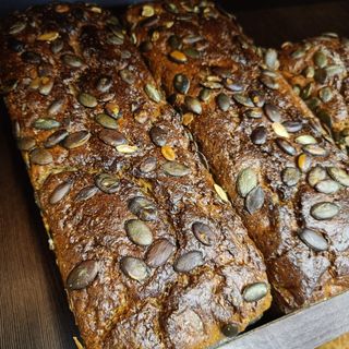 Chleb żytni z pestkami dyni