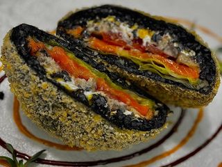 Суші-бургер з лососем та вугрем (303g)