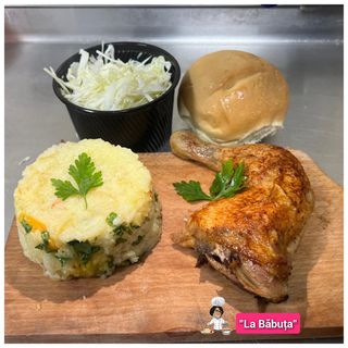 Pulpă de pui la cuptor și orez cu legume