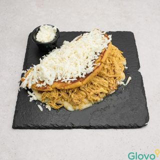 Cachapa mixta con pollo mechado 