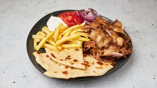 Porcija pilećeg gyrosa