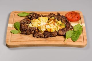 FICĂȚEI DE PUI ȘI CARTOFI GRATINAȚI