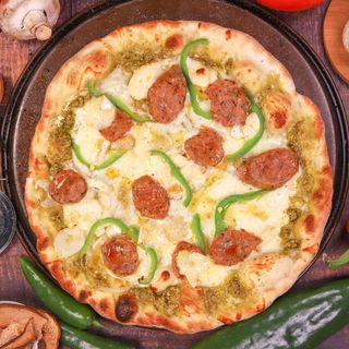 Пица Домашен суджук и бри (30см)