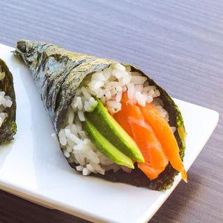 Temaki Salmón (1 Pza.)