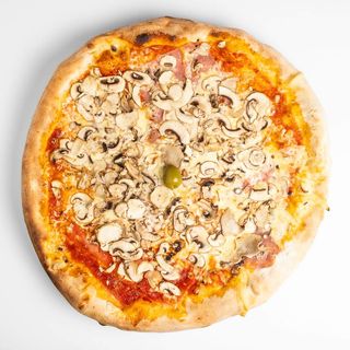 Pizza Capricciosa + Coca Cola 0,5