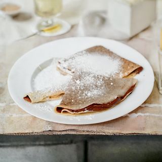 კრეპი ნუთელათი და ქოქოსის ფანტელით