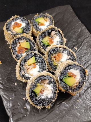 Темпура BLACK лосось & вугор (310г)