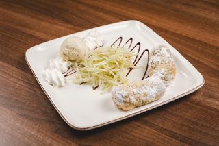 42. Pržena čokolada sa ljutom papričicom i sladoledom od vanille