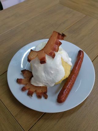 Bulz ciobănesc cu brânză  burduf smantana,cârnați prăjiți,slaninuta prajita