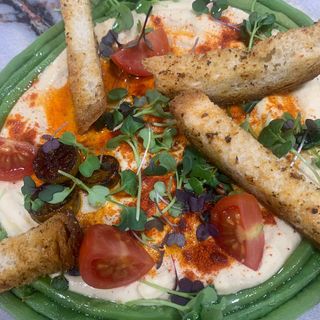 Hummus De Cigrons, Mini Llimes A La Flama I Mongetes Verdes Xineses