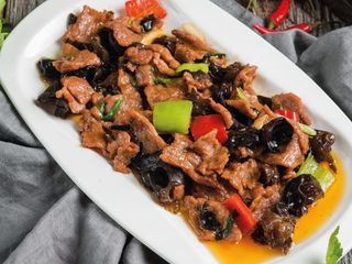 Говядина с древесными грибами