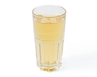 Chá verde com menta, hortelã e limão