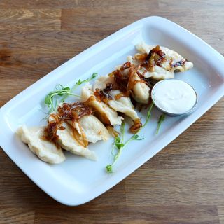 Półmisek domowych pierogów