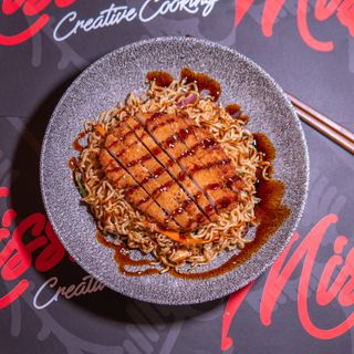 Yakisoba Con Pollo Karaage