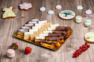 Miniprăjituri asortate cu cremă