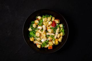 Ensalada César Con Pollo A La Brasa