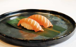 120. Nigiri sake - 2 pezzi