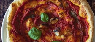 Pizza puttanesca