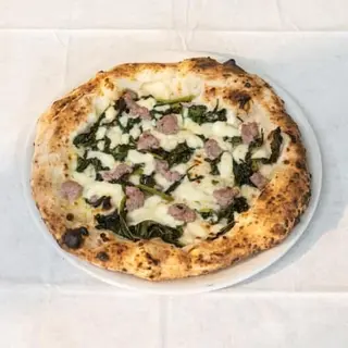 Pizza broccoli e salsiccia mezzo metro